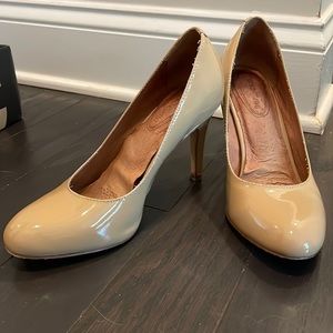 Nude Pumps